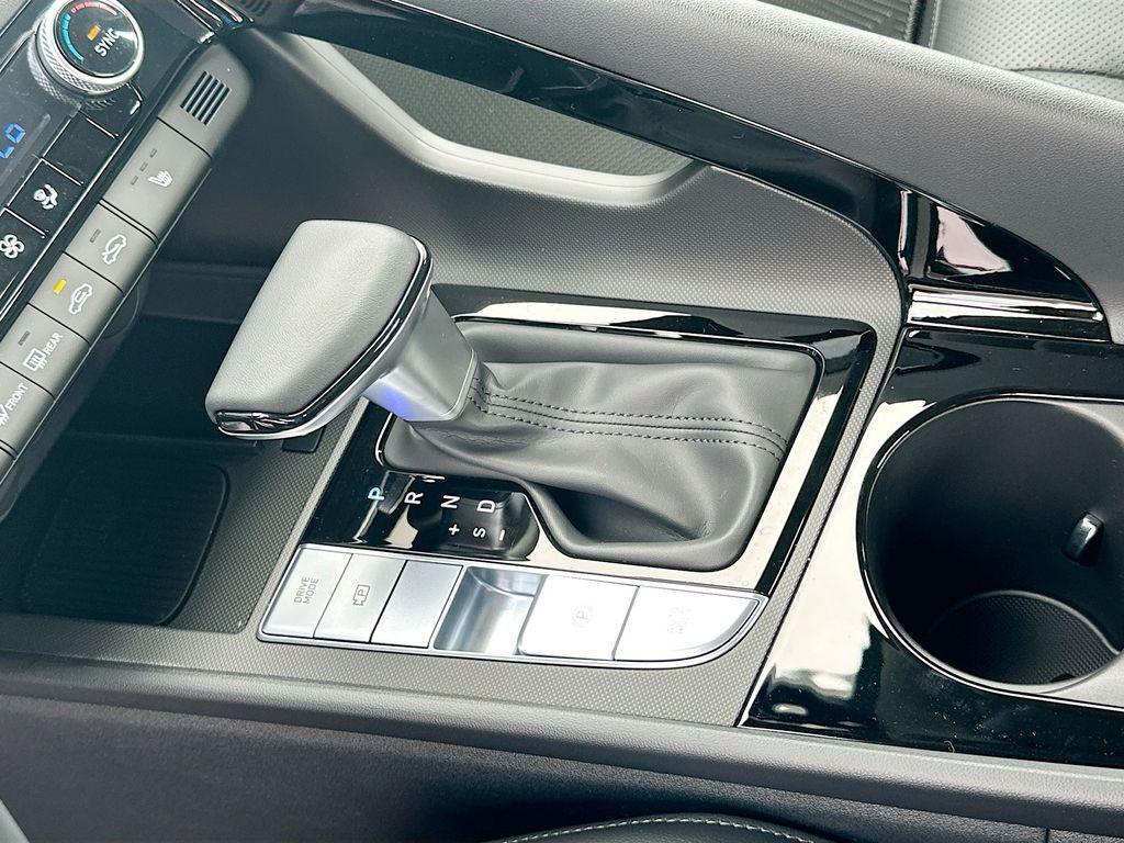 new 2025 Hyundai Elantra car, priced at $29,050