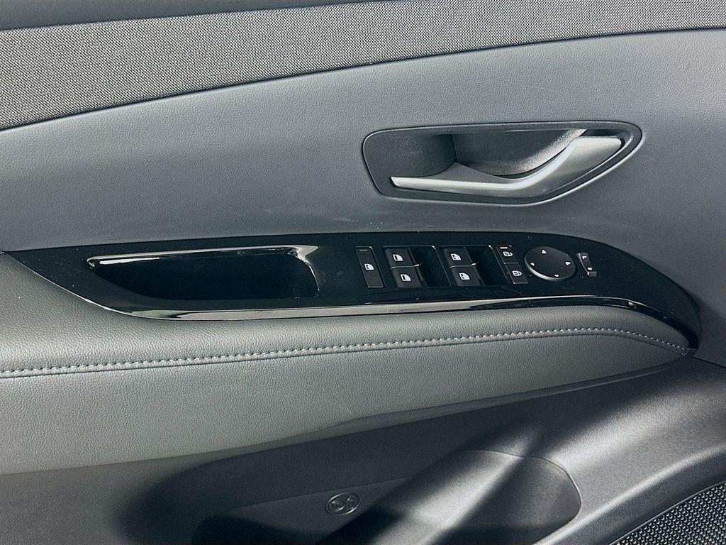 new 2025 Hyundai TUCSON Hybrid car, priced at $43,980