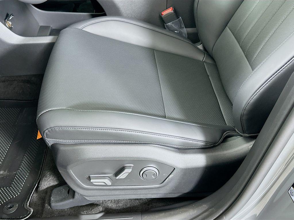 new 2025 Hyundai Santa Fe car, priced at $38,925