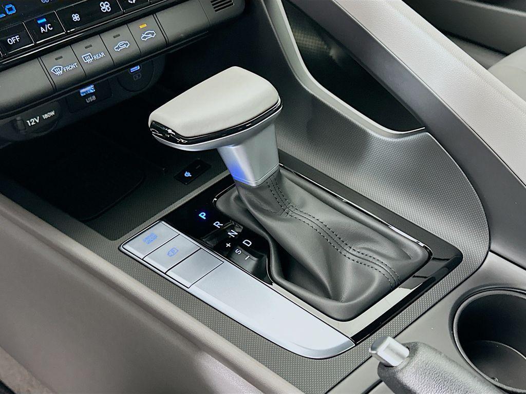 new 2025 Hyundai Elantra car, priced at $25,620