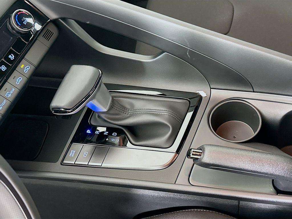 new 2025 Hyundai Elantra car, priced at $25,085