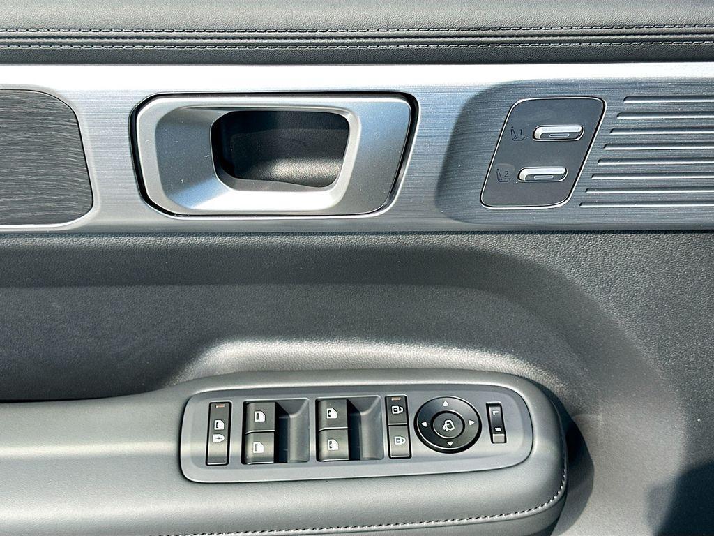 new 2025 Hyundai SANTA FE HEV car, priced at $47,000