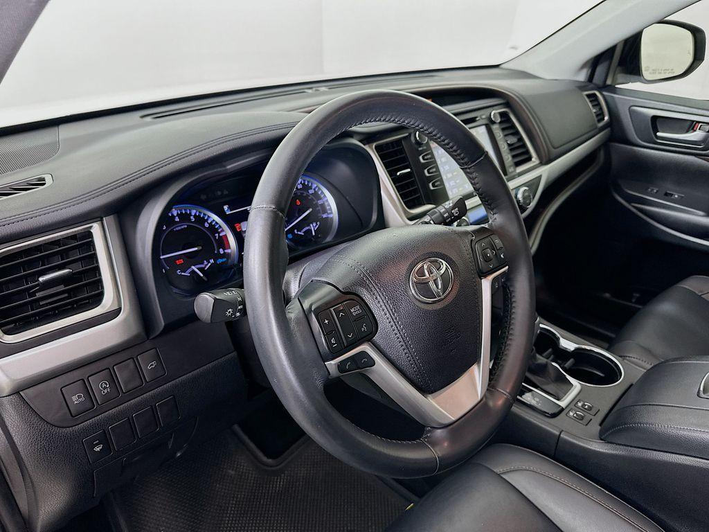 used 2019 Toyota Highlander car, priced at $26,639