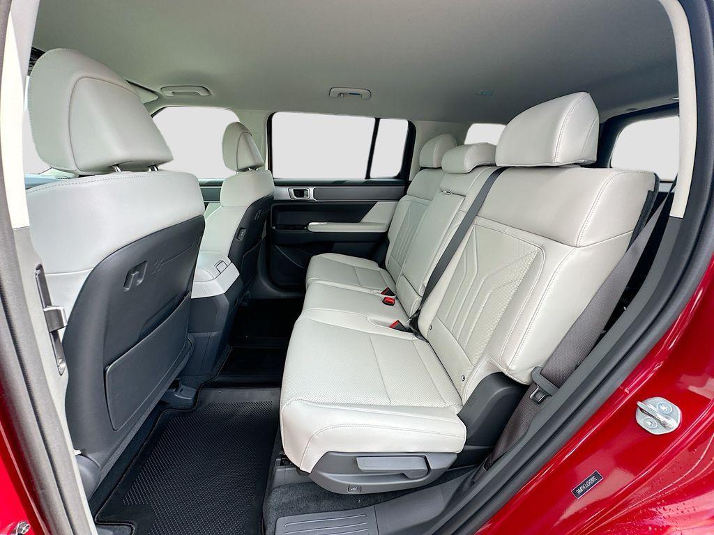 new 2025 Hyundai Santa Fe car, priced at $39,670