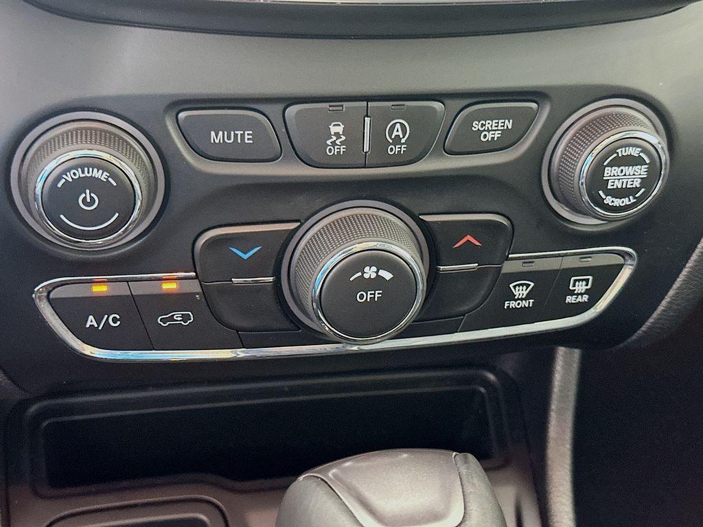 used 2020 Jeep Cherokee car, priced at $15,060