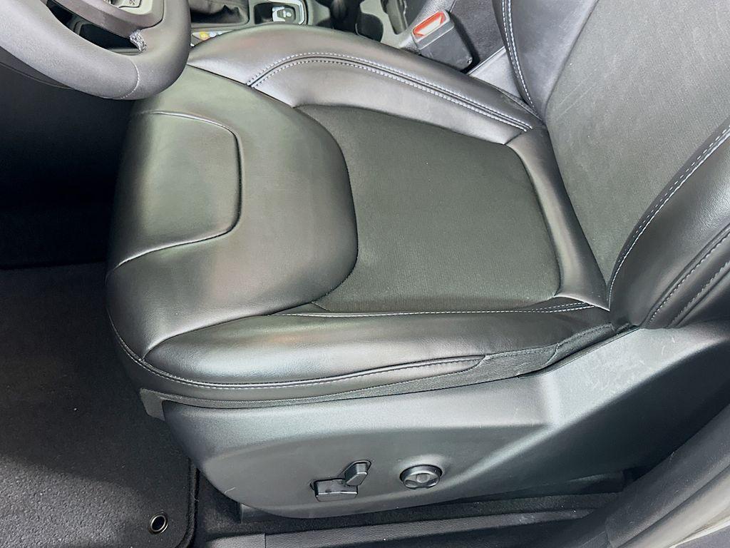 used 2020 Jeep Cherokee car, priced at $15,060