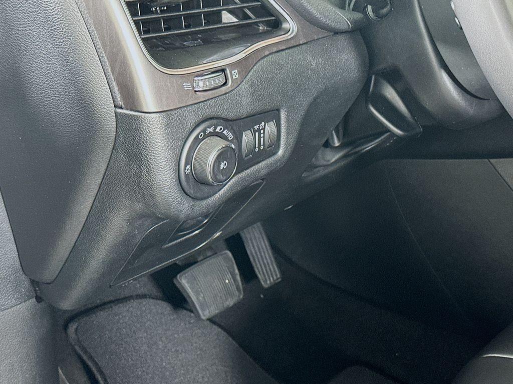 used 2020 Jeep Cherokee car, priced at $15,060