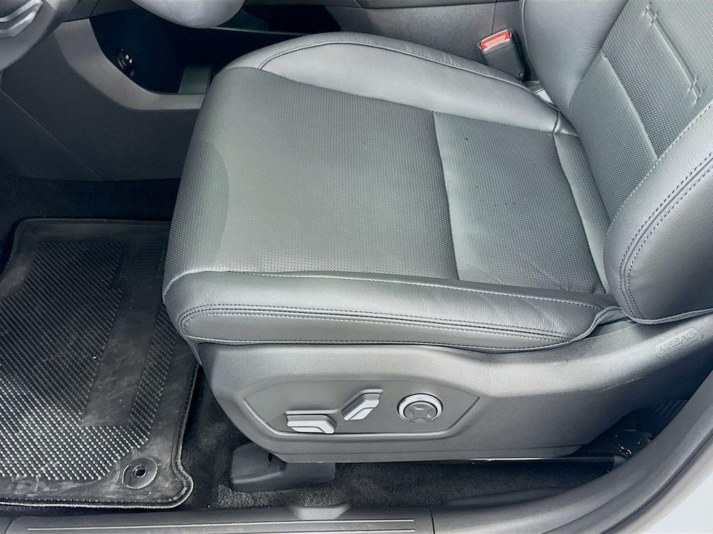 used 2025 Hyundai Santa Fe car, priced at $38,212