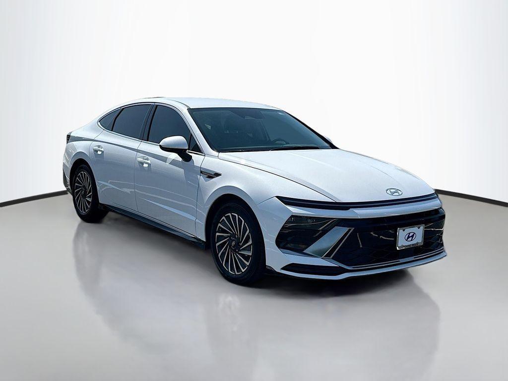 new 2025 Hyundai Sonata Hybrid car, priced at $33,180