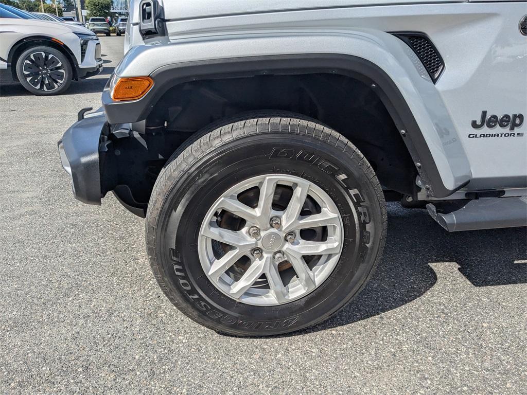 used 2023 Jeep Gladiator car, priced at $29,178