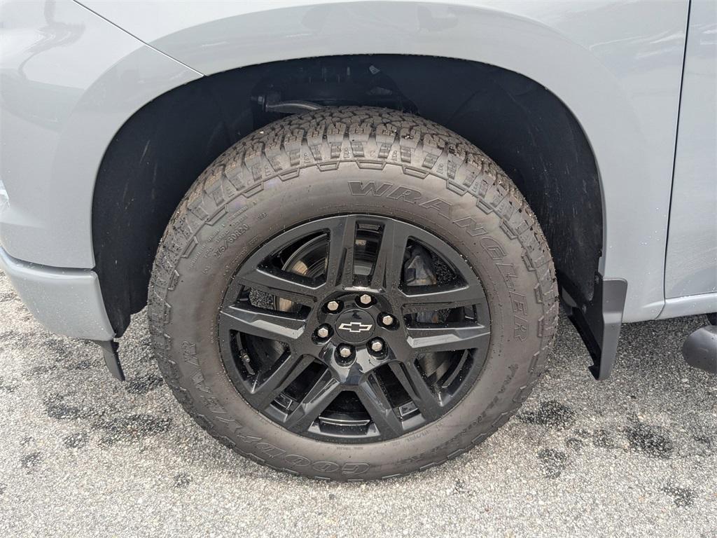used 2025 Chevrolet Silverado 1500 car, priced at $40,989