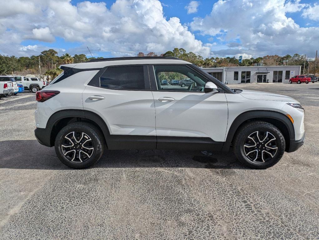 new 2025 Chevrolet TrailBlazer car, priced at $32,225