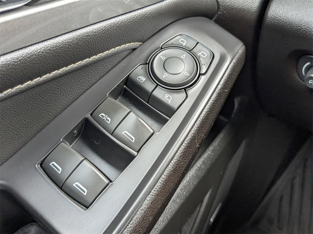 used 2022 Chevrolet Traverse car, priced at $23,589