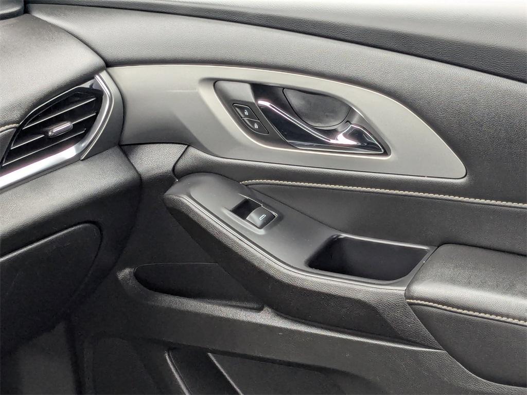 used 2022 Chevrolet Traverse car, priced at $23,589