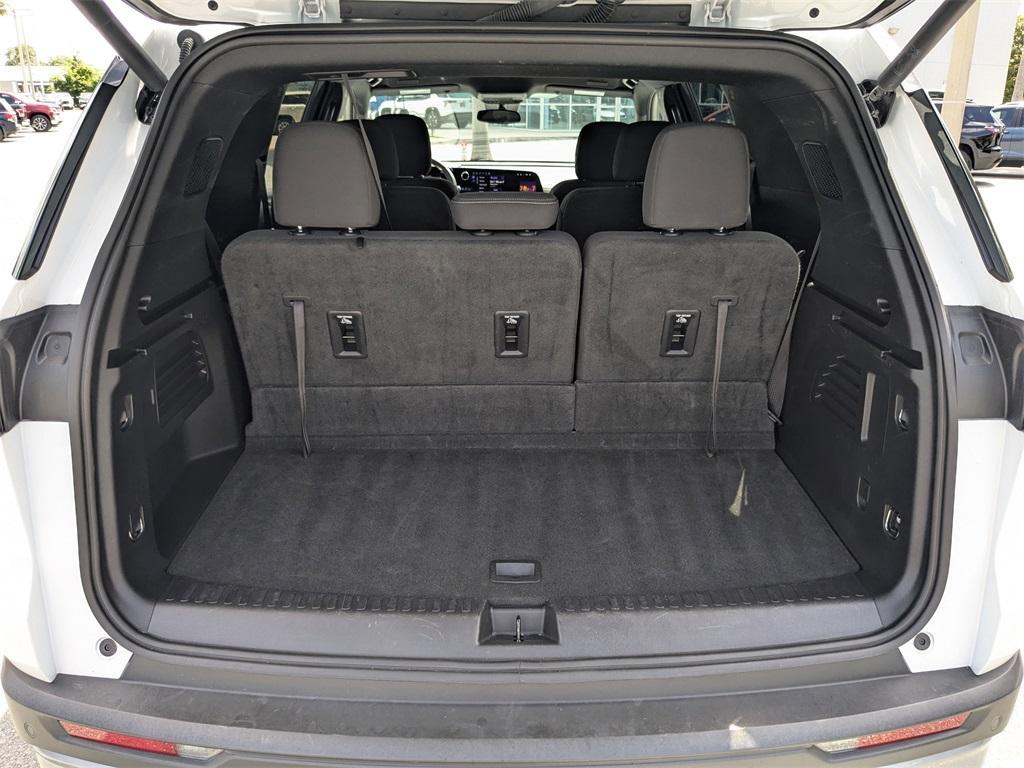 used 2024 Chevrolet Traverse car, priced at $39,652