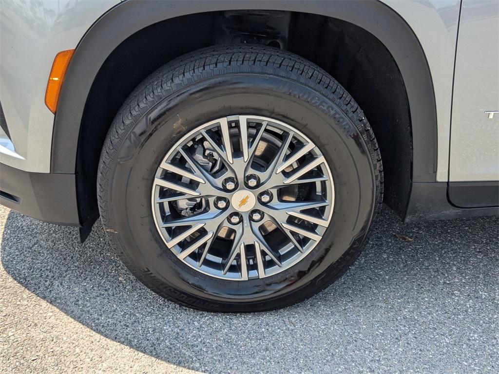 used 2024 Chevrolet Traverse car, priced at $38,989