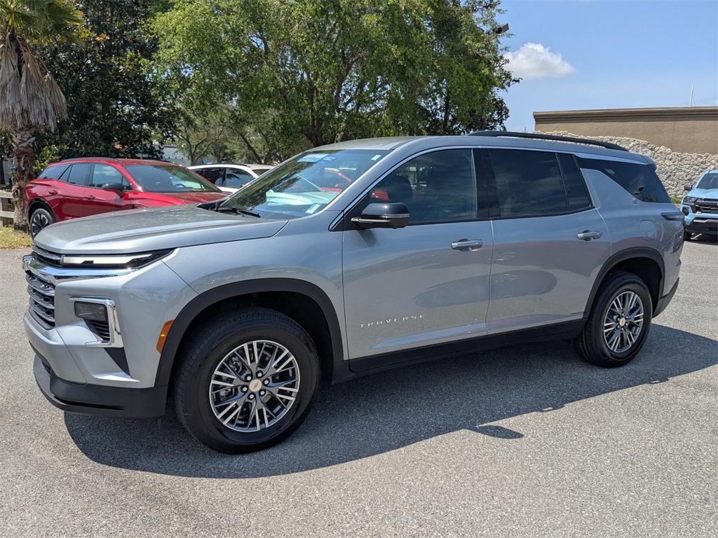 used 2024 Chevrolet Traverse car, priced at $38,989