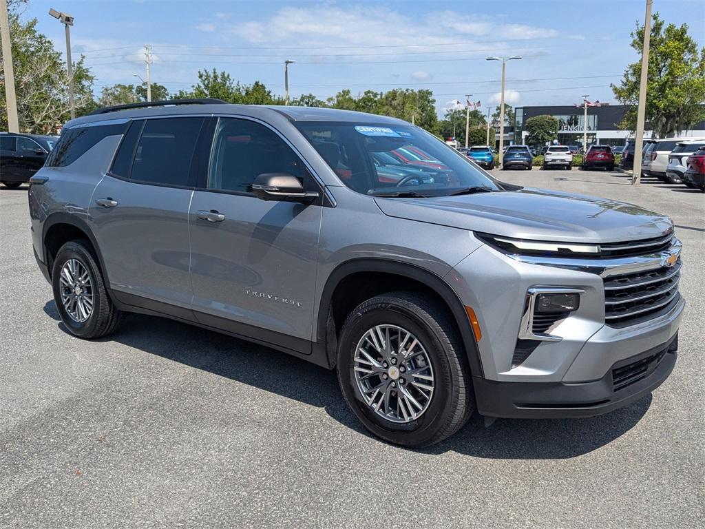 used 2024 Chevrolet Traverse car, priced at $38,989