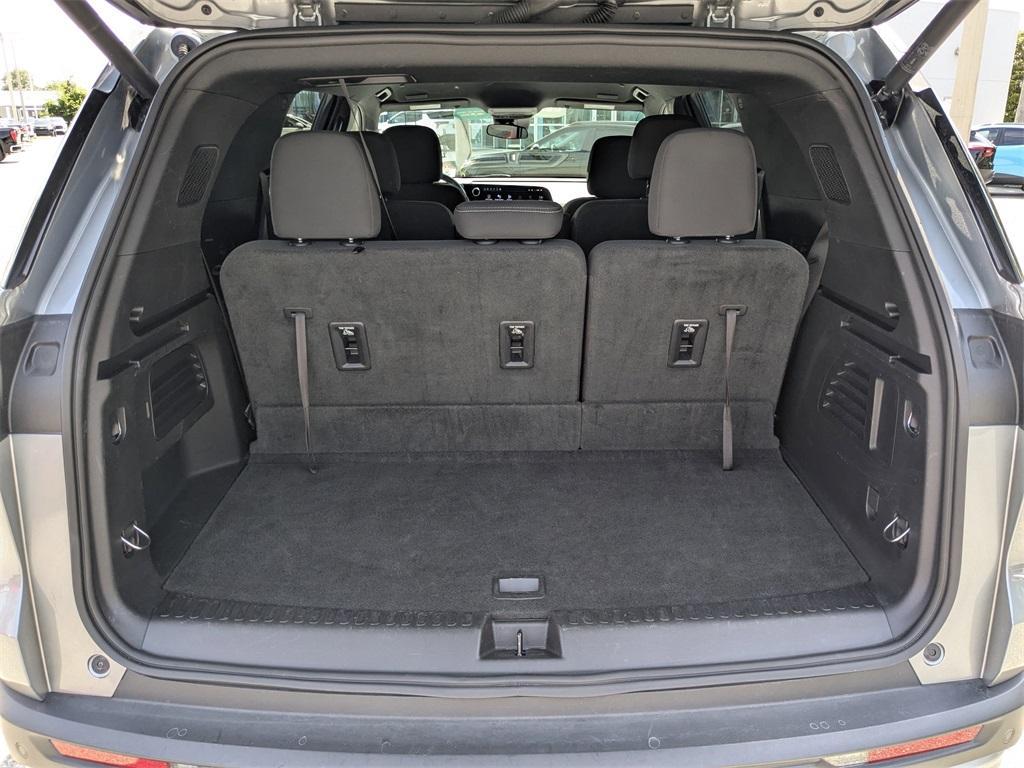 used 2024 Chevrolet Traverse car, priced at $38,989