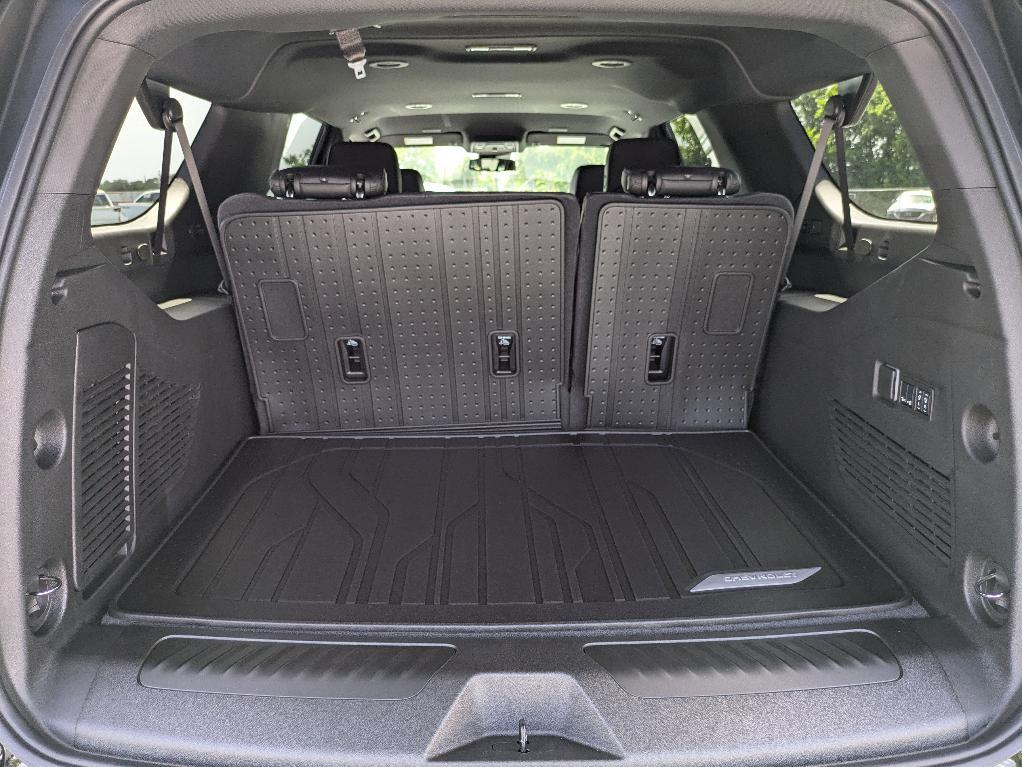 new 2025 Chevrolet Suburban car, priced at $68,375