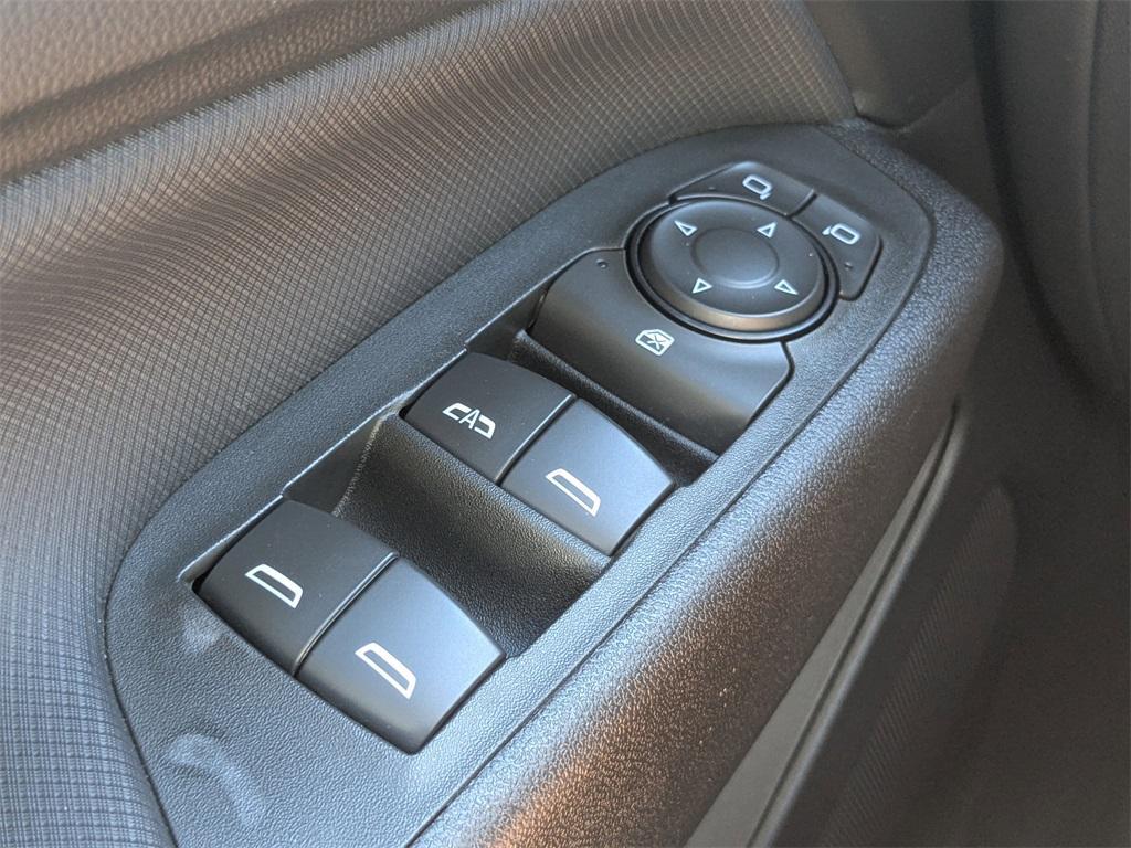 used 2024 Chevrolet Equinox car, priced at $25,389