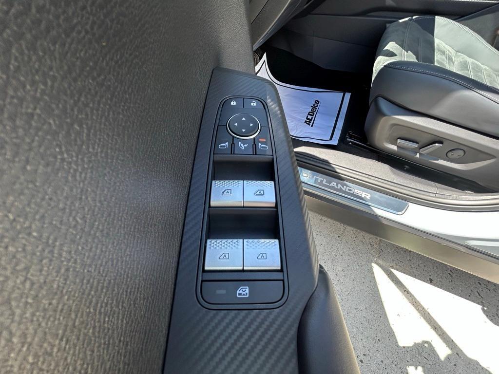 new 2025 Mitsubishi Outlander car, priced at $34,244