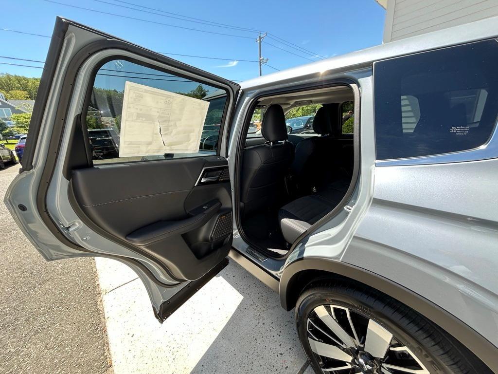 new 2025 Mitsubishi Outlander car, priced at $34,244