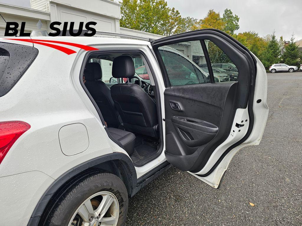 used 2022 Chevrolet Trax car, priced at $15,995