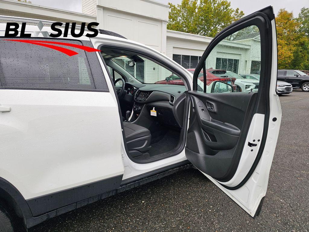 used 2022 Chevrolet Trax car, priced at $15,995