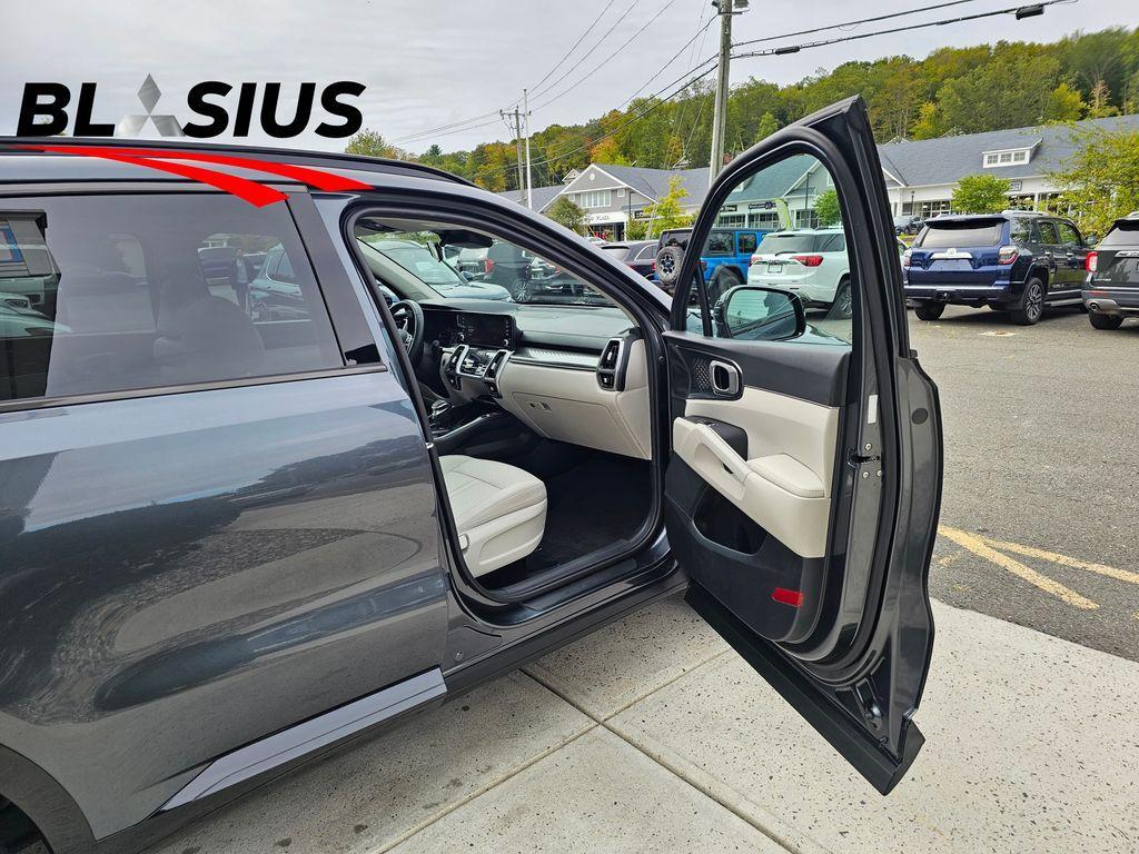 used 2023 Kia Sorento car, priced at $23,664