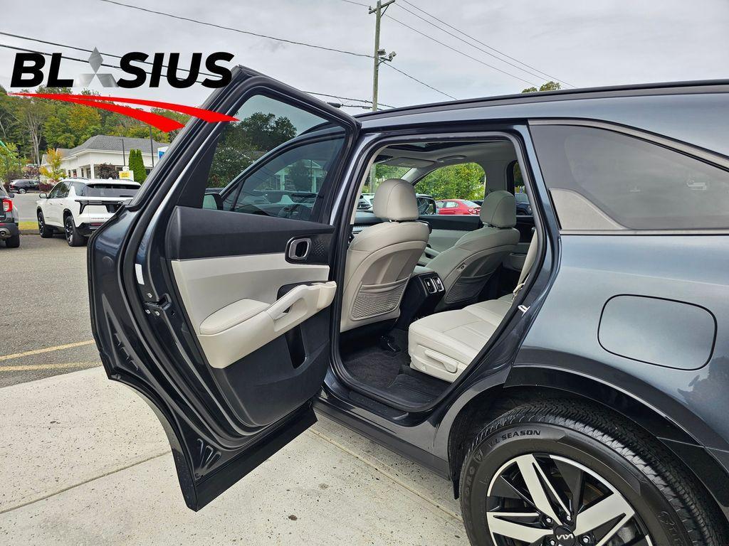 used 2023 Kia Sorento car, priced at $23,664