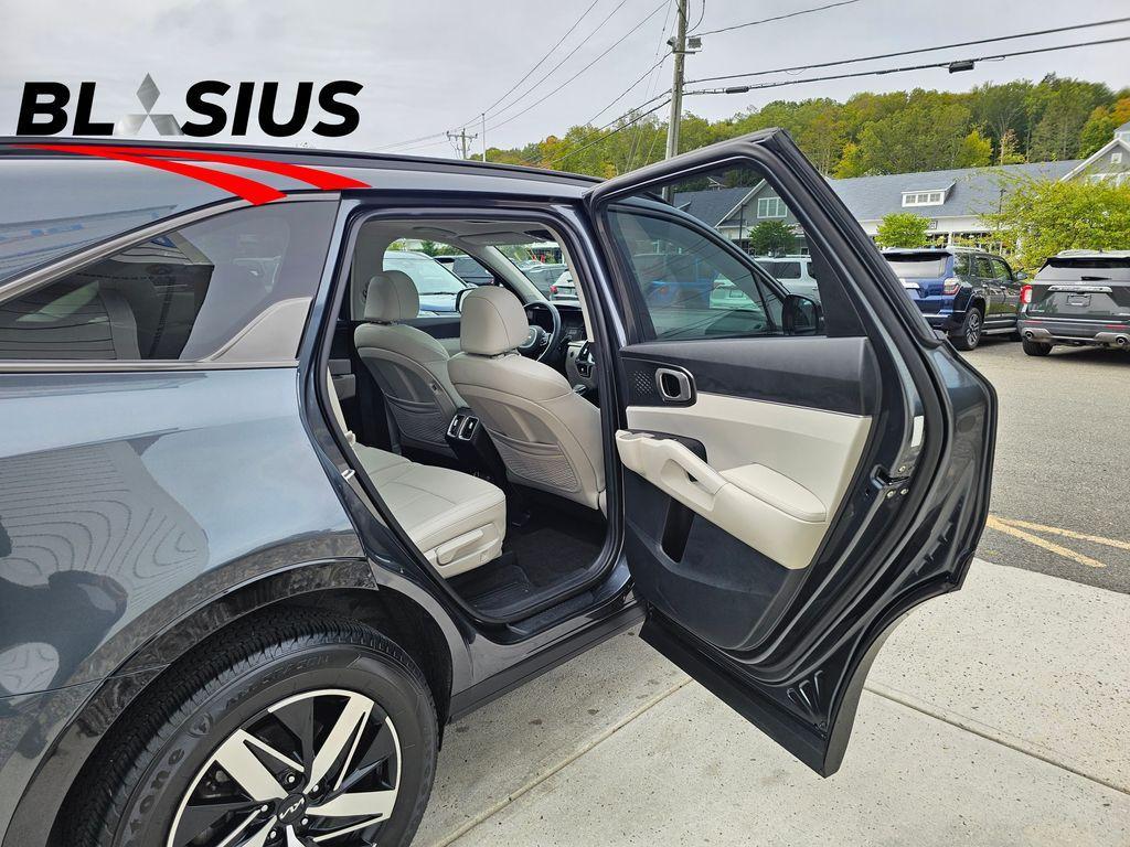 used 2023 Kia Sorento car, priced at $23,664