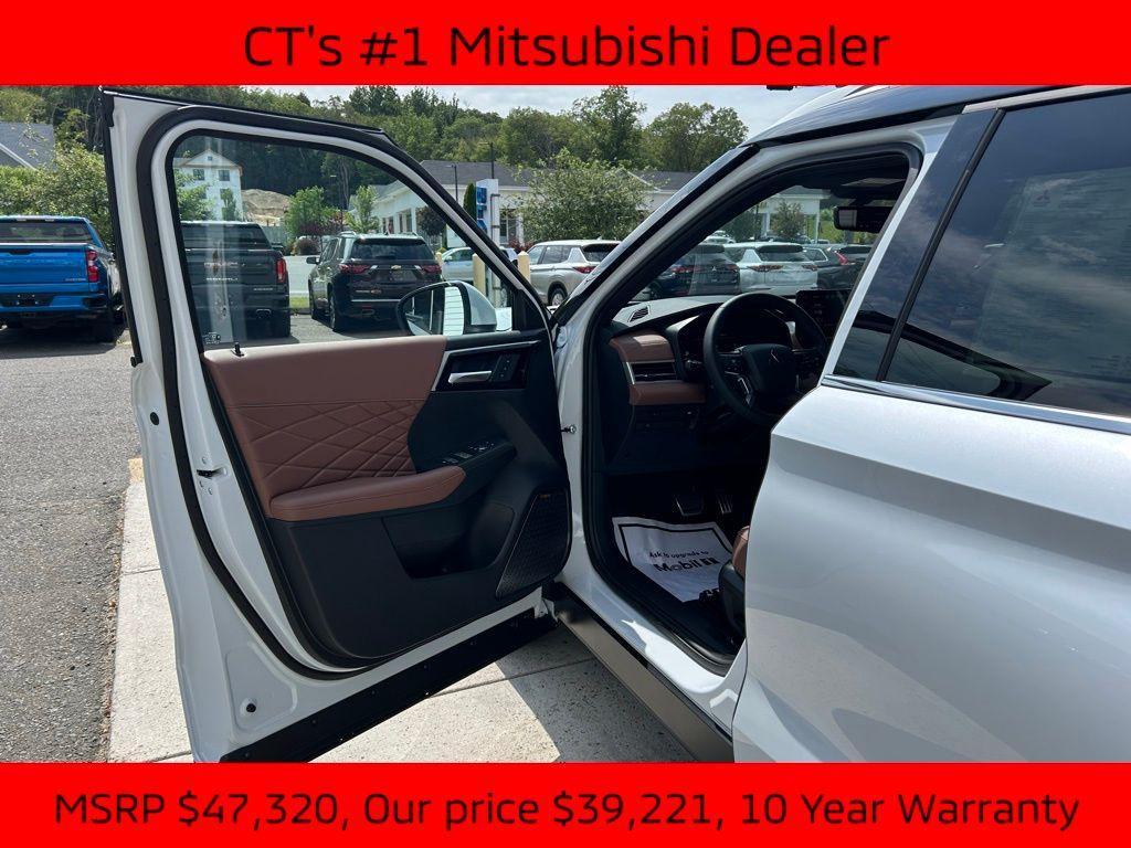 new 2025 Mitsubishi Outlander car, priced at $39,221