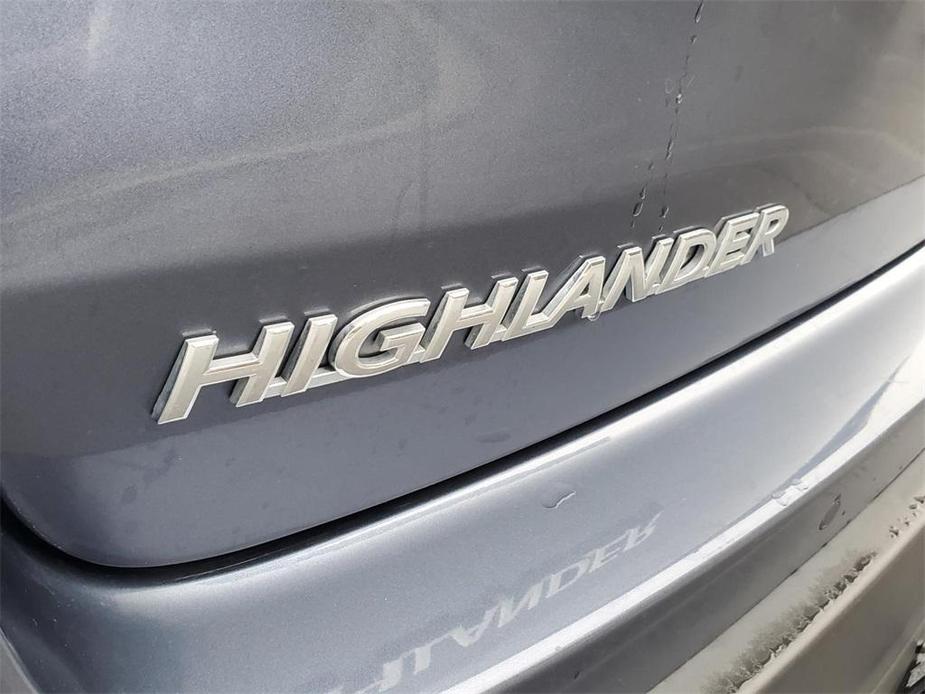 used 2019 Toyota Highlander car, priced at $33,900