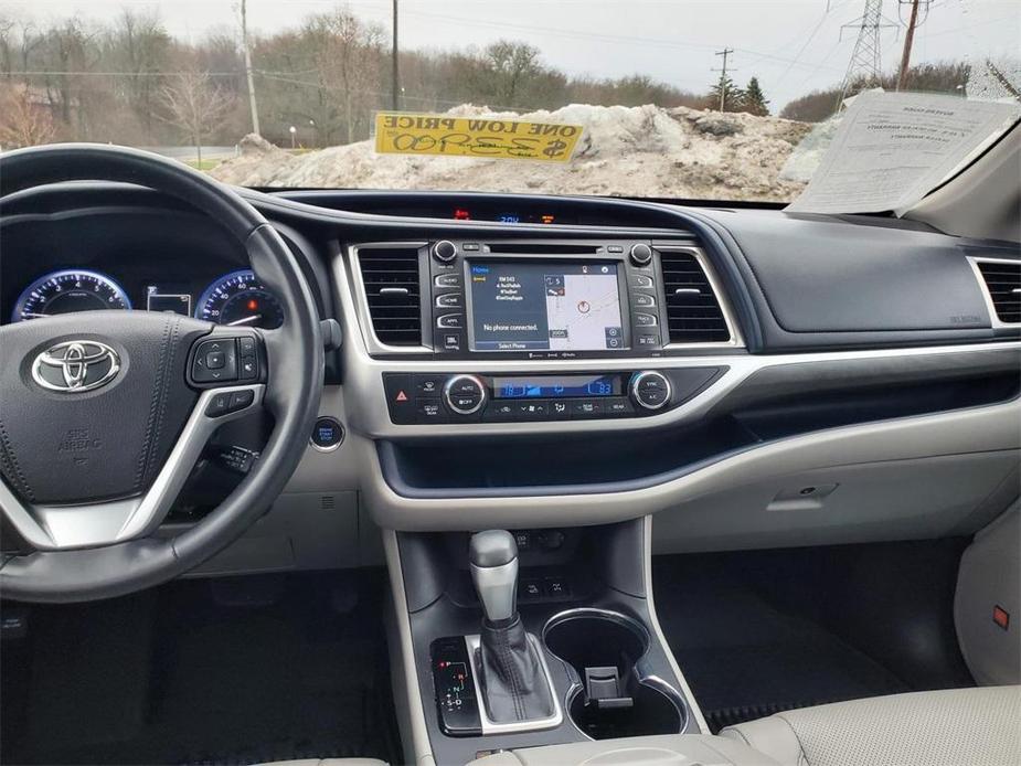 used 2019 Toyota Highlander car, priced at $33,900