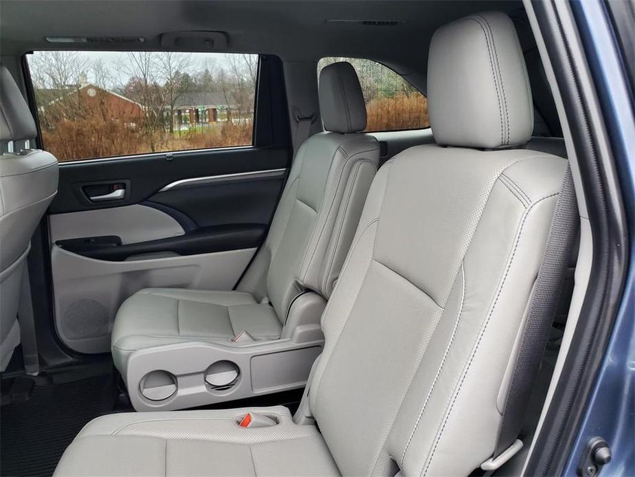 used 2019 Toyota Highlander car, priced at $33,900