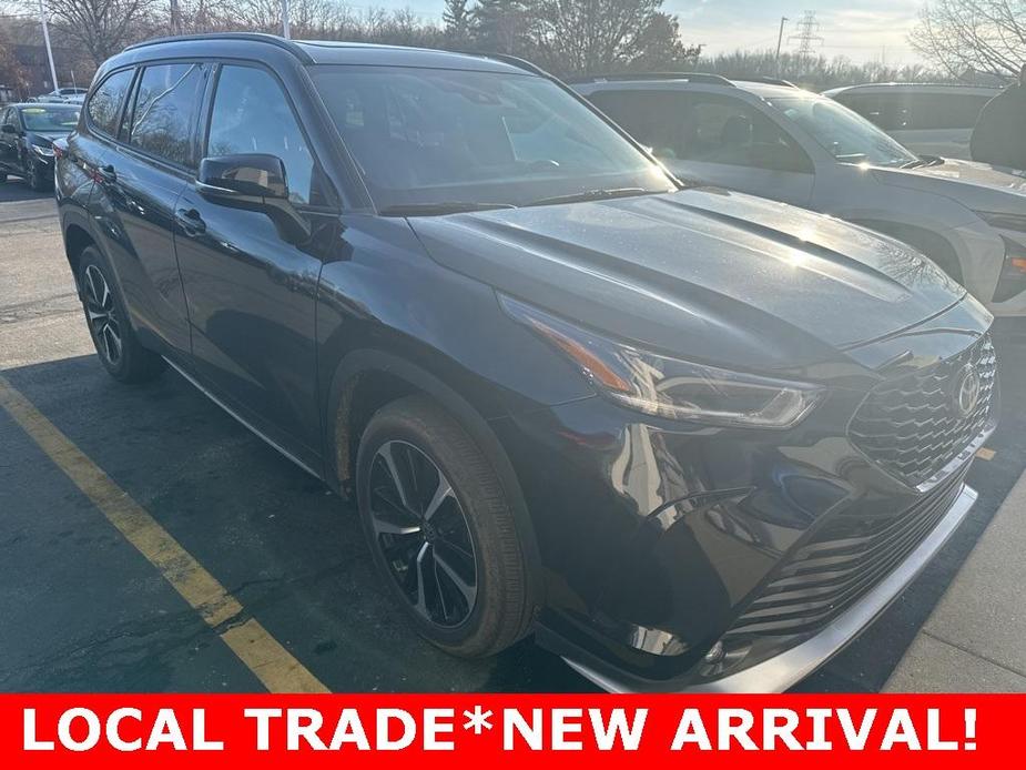 used 2021 Toyota Highlander car, priced at $37,900