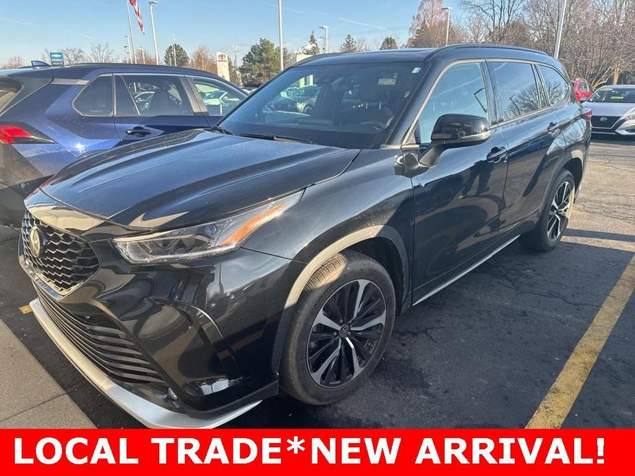 used 2021 Toyota Highlander car, priced at $37,900