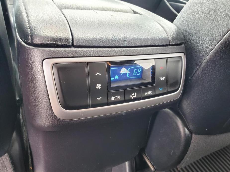 used 2019 Toyota Highlander Hybrid car, priced at $20,900