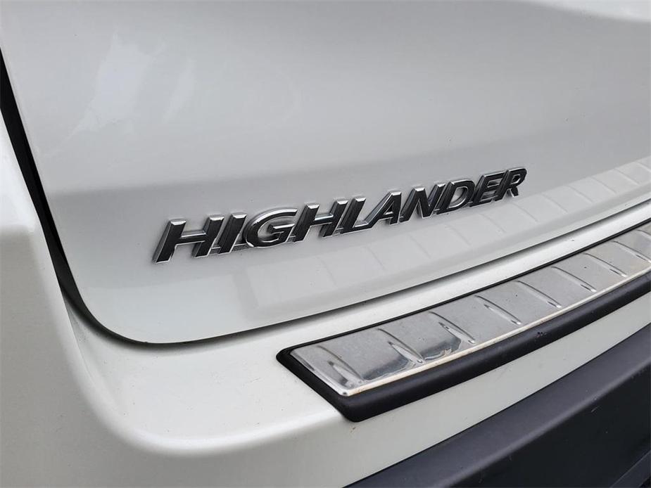 used 2019 Toyota Highlander Hybrid car, priced at $20,900