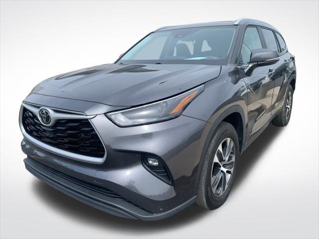used 2023 Toyota Highlander car, priced at $43,900