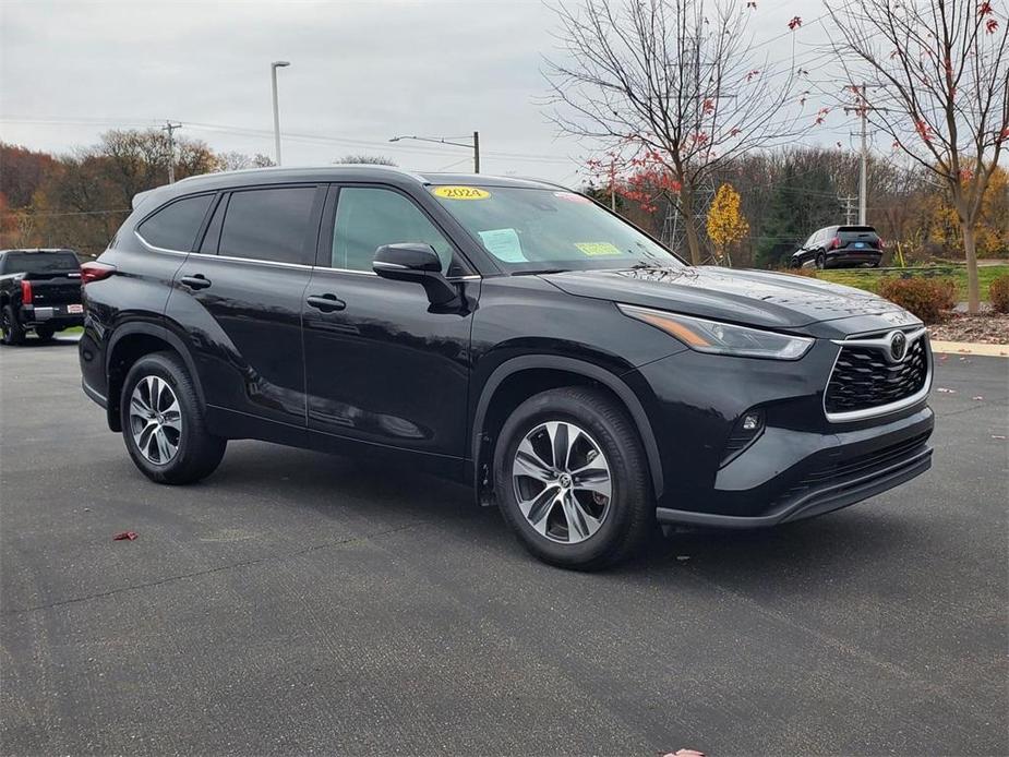 used 2024 Toyota Highlander car, priced at $45,500