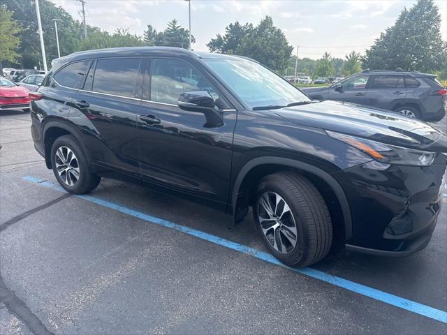 used 2022 Toyota Highlander car, priced at $41,900