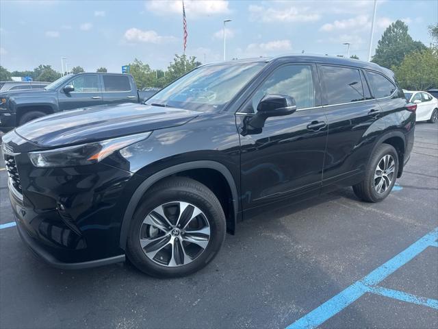 used 2022 Toyota Highlander car, priced at $41,900
