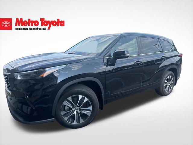 used 2022 Toyota Highlander car, priced at $41,900