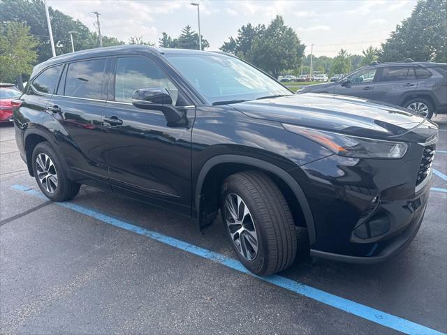 used 2022 Toyota Highlander car, priced at $41,900