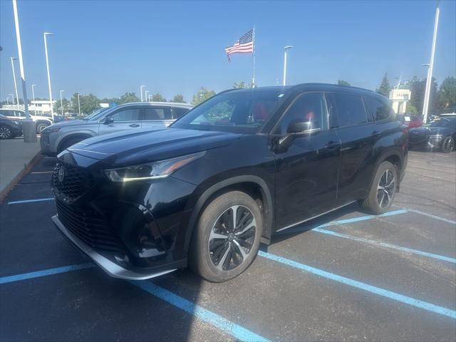 used 2022 Toyota Highlander car, priced at $40,900