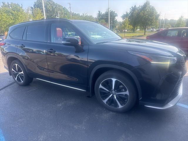 used 2022 Toyota Highlander car, priced at $40,900