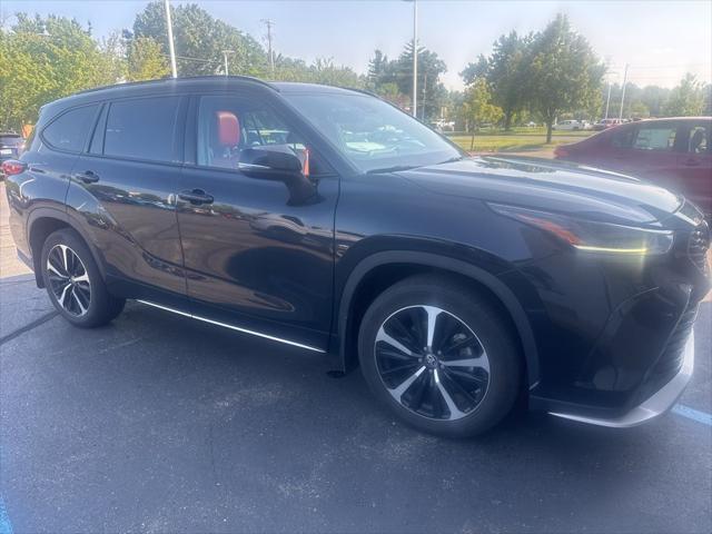 used 2022 Toyota Highlander car, priced at $40,900