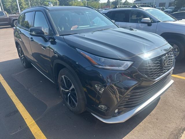 used 2022 Toyota Highlander car, priced at $40,900